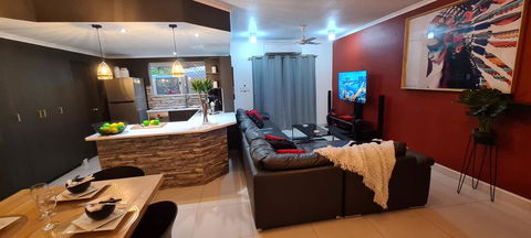 3 BEDROOM CITY ESCAPE - CHAMPAGNE STAYS Darwin - Cruises Travel 1
