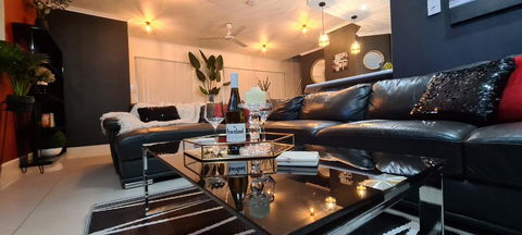 3 BEDROOM CITY ESCAPE - CHAMPAGNE STAYS Darwin - Cruises Travel 0