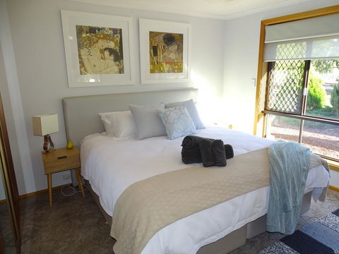 3 Pears On The Park McLaren Vale - Travel Search 0