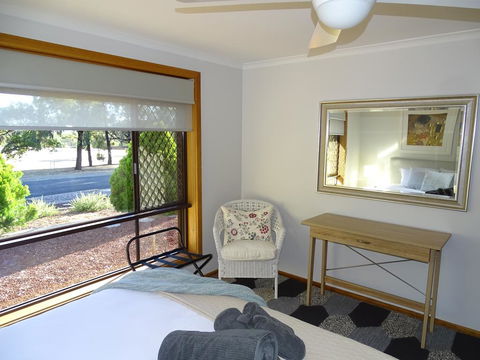 3 Pears On The Park McLaren Vale - Travel Search 1