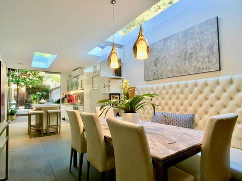 3 Storey Home Close Walk To Fox Studios SCG & City - Tourism Guide 2