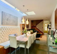 3 Storey Home Close Walk to Fox Studios SCG  City - Cruises Travel