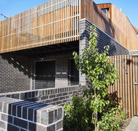 3-Bed House With Rooftop and Parking Near Yarra Park - Tourism Guide