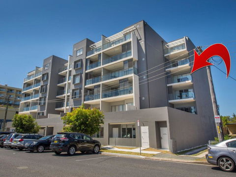 303 'The Shoal', 4-8 Bullecourt Street - Air Conditioning, WIFI, Netflix, Views, Linen & Lift - Cruises Travel 3