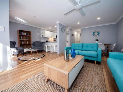33 'Bay Parklands', 2 Gowrie Avenue - Air Conditioning, Foxtel, Pool, Tennis Court, Spa - Cruises Travel 2