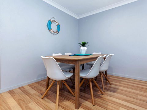 33 'Bay Parklands', 2 Gowrie Avenue - Air Conditioning, Foxtel, Pool, Tennis Court, Spa - Cruises Travel 3