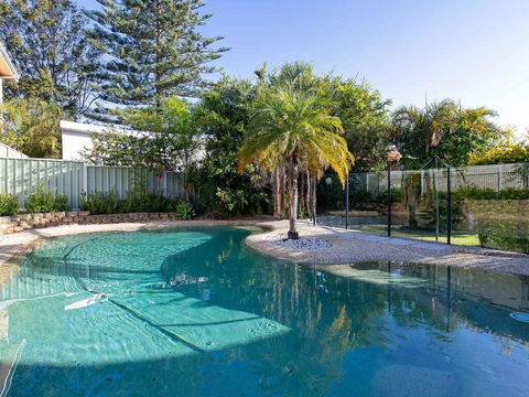 33 Gloucester St -huge Holiday House In Nelson Bay With Pool And Stunning Water Views - Cruises Travel 0