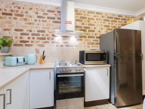 36 'Bay Parklands', 2 Gowrie Avenue - Close To The Water With Pool & Spa & Tennis Court - Cruises Travel 1