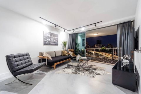 3br Stylish Apt CBD River & City Views Spa,Sauna,Pool,Netflix - Cruises Travel 1