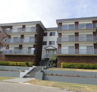 4 'Adriana' 83 Ronald Avenue - open plan living with backyard - Cruises Travel