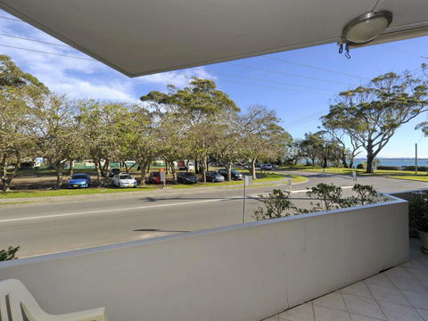 4 'Fleetwood' 63 Shoal Bay Rd - Air Conditioned Unit With Magnificent Water Views - Cruises Travel 0