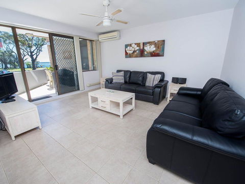 4 'Fleetwood' 63 Shoal Bay Rd - Air Conditioned Unit With Magnificent Water Views - Cruises Travel 1