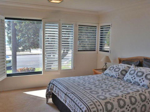 4 'Florentine' 11 Columbia Close - Spectacular Views And Air Conditioning - Cruises Travel 3