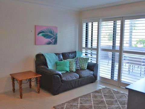 4 'Florentine' 11 Columbia Close - Spectacular Views And Air Conditioning - Cruises Travel 2
