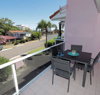 4 'Frangipani' 30 Leonard Avenue - spacious townhouse - Cruises Travel