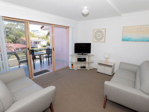 4 'Frangipani' 30 Leonard Avenue - Spacious Townhouse - Cruises Travel 1