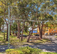 4 'Magnus Gardens' 7 Magnus St - beautiful air conditioned unit with filtered water views  WIFI - Cruises Travel