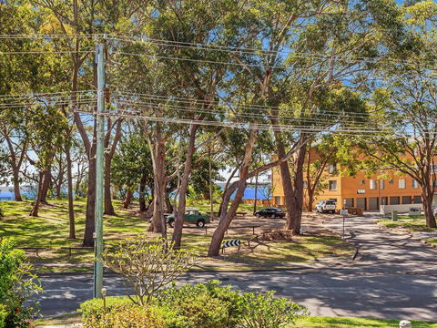 4 'Magnus Gardens', 7 Magnus St - Beautiful Air Conditioned Unit With Filtered Water Views & WIFI - Cruises Travel 0