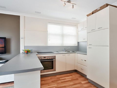 4 'Sebastapol' 66 Thurlow Avenue - Great Little Unit - Cruises Travel 1
