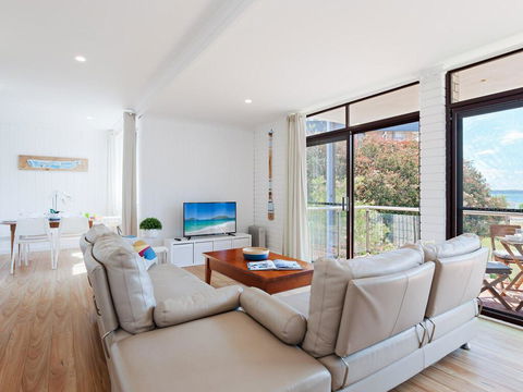 4 'Villa Ellisa', 10 Columbia Close - Beautiful Unit With Beautiful Water Views At Little Beach - Cruises Travel 2