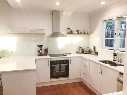 4 Bedroom House - Walk To Southbank - Cruises Travel 1