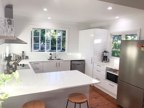 4 Bedroom House - Walk To Southbank - Cruises Travel 0