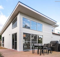 4 king or 8 single beds WiFi Netflix pet friendly - Travel Agents
