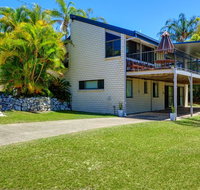 40 Rumbalara Avenue - Rainbow Beach Entertain on the spacious verandah overlooking beautiful Rainbow Beach - Tourism Guide