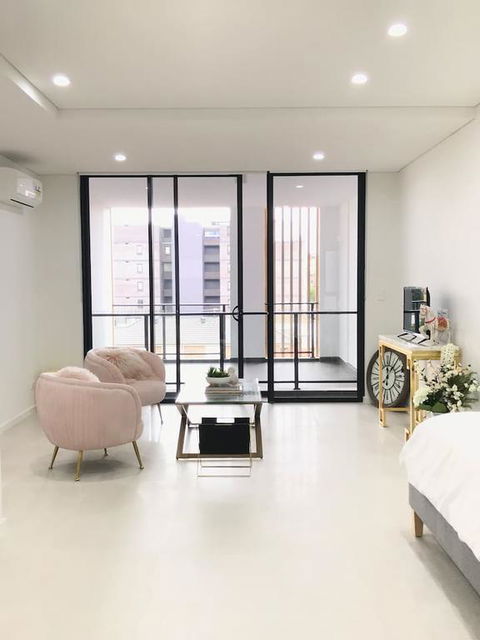406 Studio Apartment - Travel Agents 3