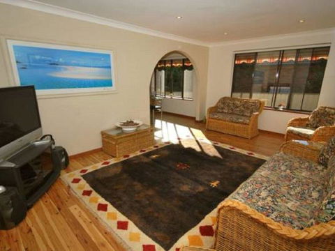 41 Leonard Avenue- Pet Friendly, Boat Parking & Aircon - Cruises Travel 3
