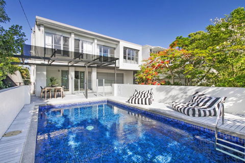 42 Bryan Street - Travel Agents 1