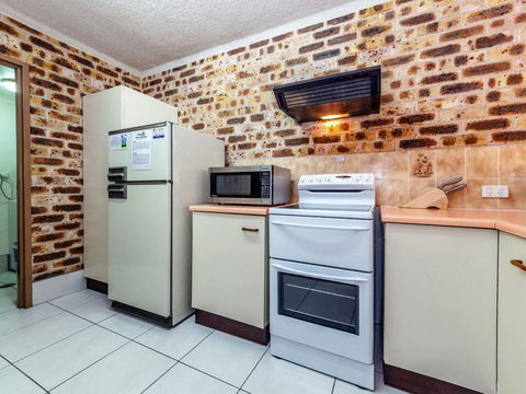 45 'Bay Parklands', 2 Gowrie Ave - Pool, Tennis Court, Spa & Across The Road To The Beach - Cruises Travel 1