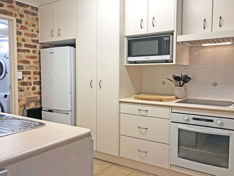 47 'Bay Parklands', 2 Gowrie Avenue - Pool, Tennis Court & Child Friendly - Cruises Travel 2
