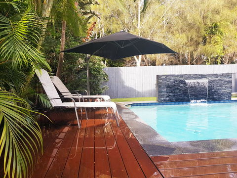 5 Bedroom Luxury Villa - Hope Island - Travel Search 2