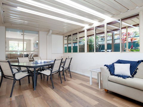 51 Rigney Street - Pet Friendly House With Aircon - Cruises Travel 1