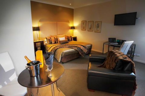 53 On Victoria - Tourism Guide 3