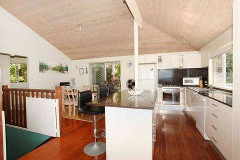 56 Millen Crt, Coolum Beach - Pet Friendly, Linen Included - Travel Search 2