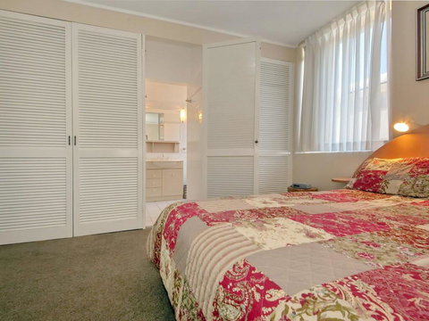 6 'Portofino', 7 Laman Street - Superb Water Views And Only 1 Minute Walk Into The Heart Of Town - Travel Agents 3