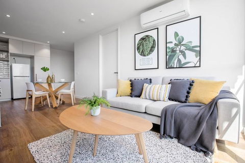61, Boutique One-bedroom, Boxhill Central, Mall - Cruises Travel 0