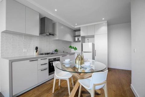 61, Boutique One-bedroom, Boxhill Central, Mall - Cruises Travel 2