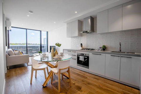 61, Boutique One-bedroom, Boxhill Central, Mall - Cruises Travel 1