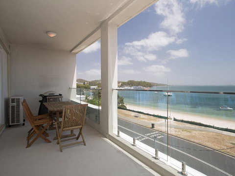 7 'Bayview Towers', 15 Victoria Parade - Stunning Unit With Fabulous Views - Tourism Guide 0