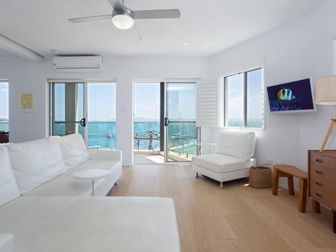 7 'Bayview Towers', 15 Victoria Parade - Stunning Unit With Fabulous Views - Tourism Guide 1
