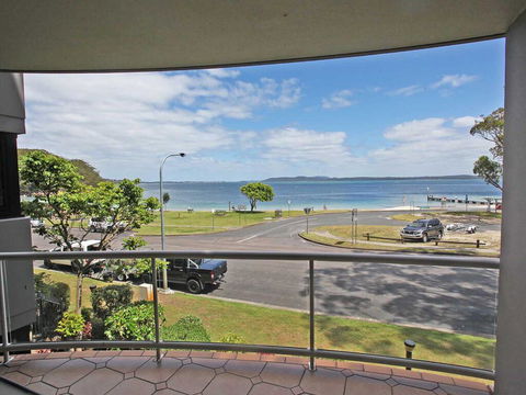 7 'Florentine' 11 Columbia Close - Air Conditioned Unit With Fantastic Views Of Little Beach - Cruises Travel 0