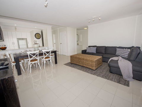 7 'The Crest' 6-8 Tomaree St - Stunning Unit With Spectacular Water Views. - Travel Agents 3