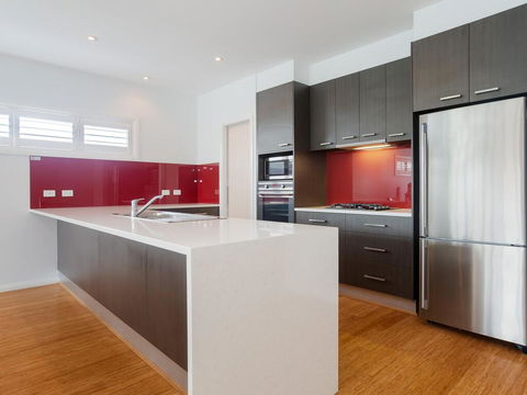 7 Judith Street - Stunning Duplex With Ducted Air - Cruises Travel 2