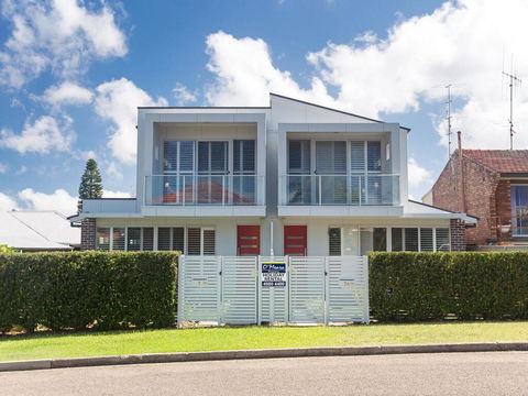 7 Judith Street - Stunning Duplex With Ducted Air - Cruises Travel 0