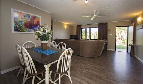 7 McNamara - Wongaling Beach - Travel Search 1