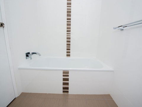 73 'Bay Parklands', 2 Gowrie Avenue - Solar Heated Pool, Spa, Tennis Court & Views - Cruises Travel 3