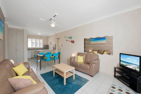 8 Bay Village - Travel Agents 1